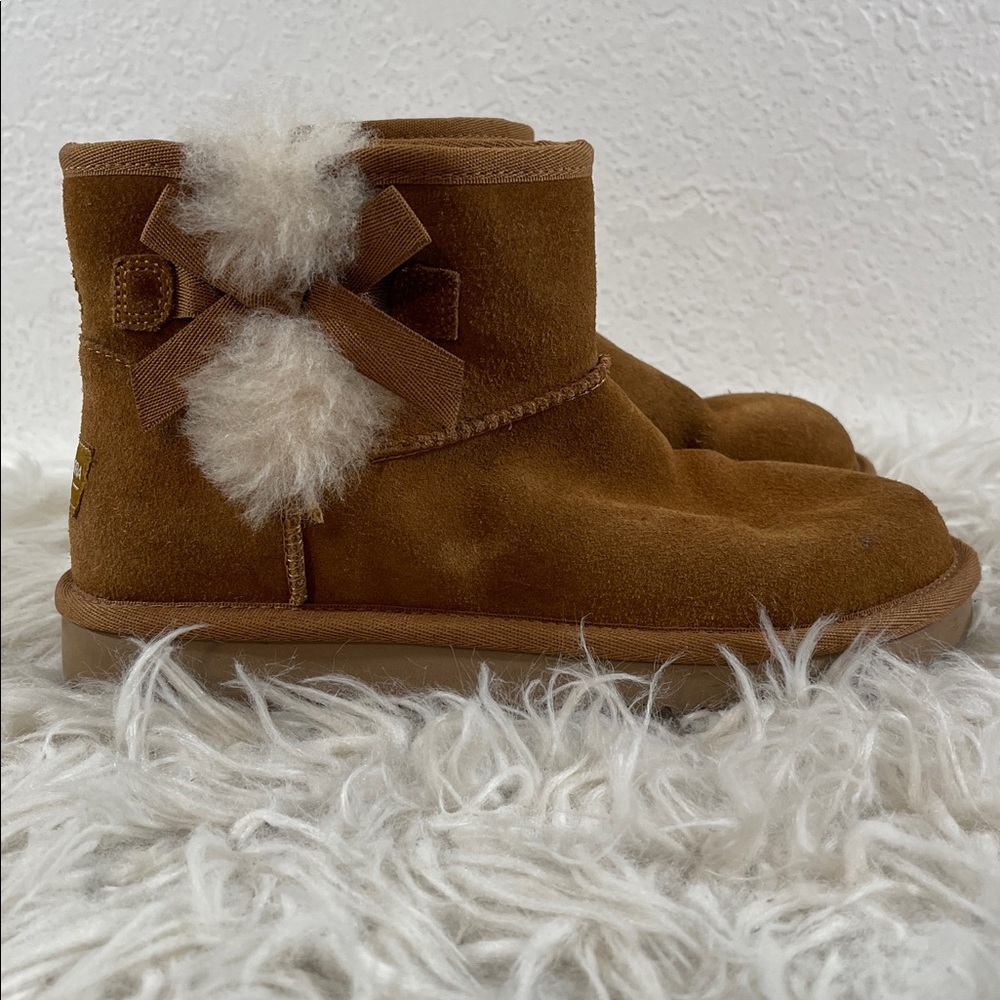 KOOLABURRA by UGG Women’s Victoria Mini Boots Size 5